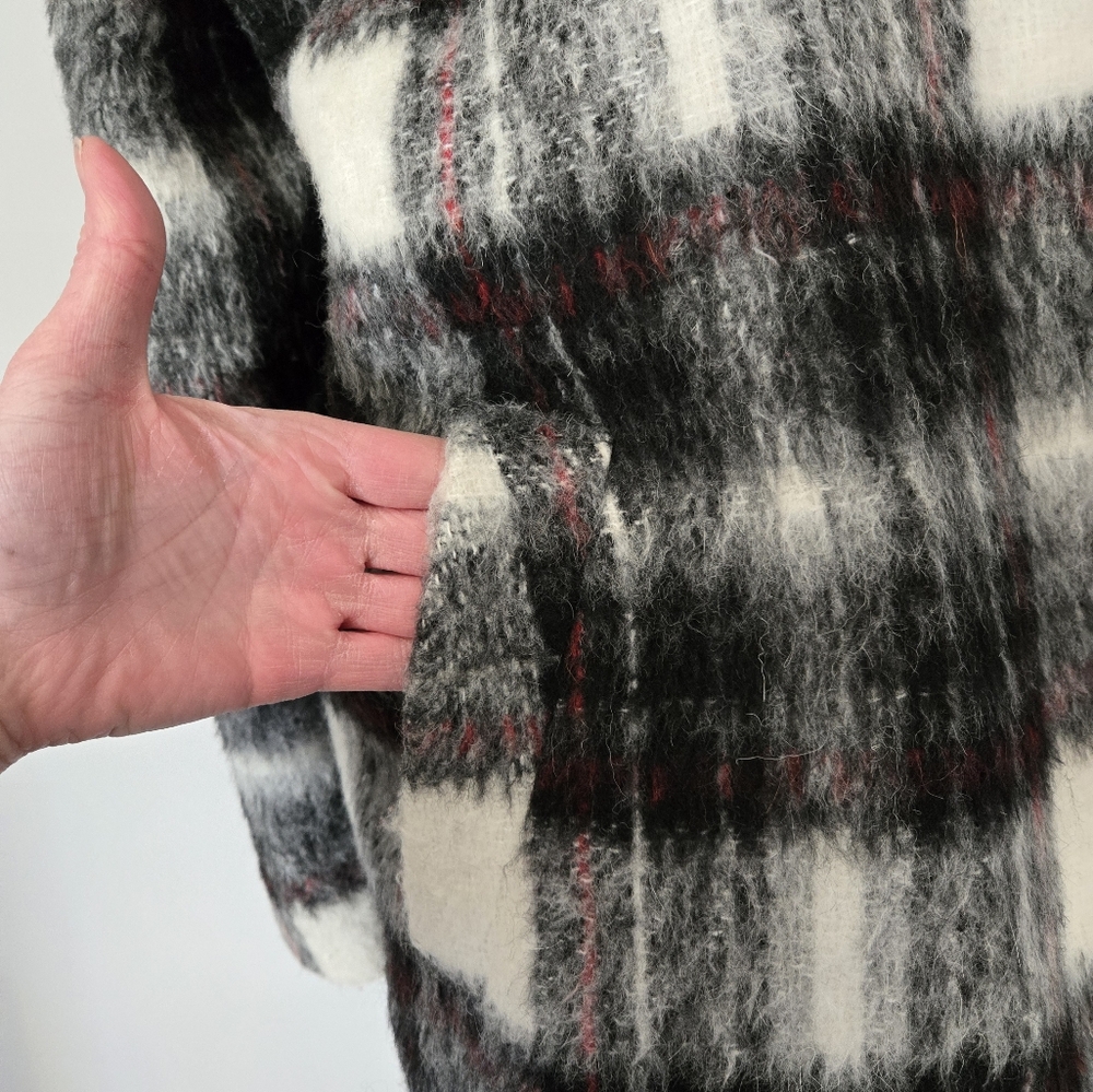 BANANA REPUBLIC Wool/Alpaca/Mohair mock neck coat- Black, White, Red. Size Large - Picture 4 of 13